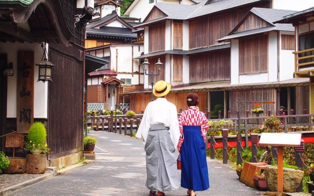 Ginzan Onsen - thị trấn suối nước nóng nổi tiếng trong tour du lịch Nhật Bản